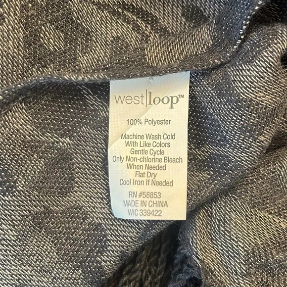 Gray and black light weight scarf with fringes NWOT - Picture 5 of 10